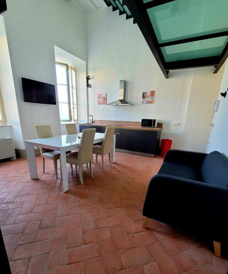 La Villa Apartments - Convenient For Sardinia And Corsica - 4 Beds - Private Parking Included With Camera Livorno Exterior foto
