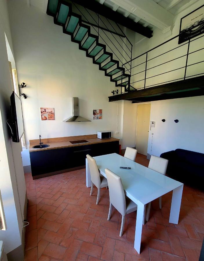 La Villa Apartments - Convenient For Sardinia And Corsica - 4 Beds - Private Parking Included With Camera Livorno Exterior foto