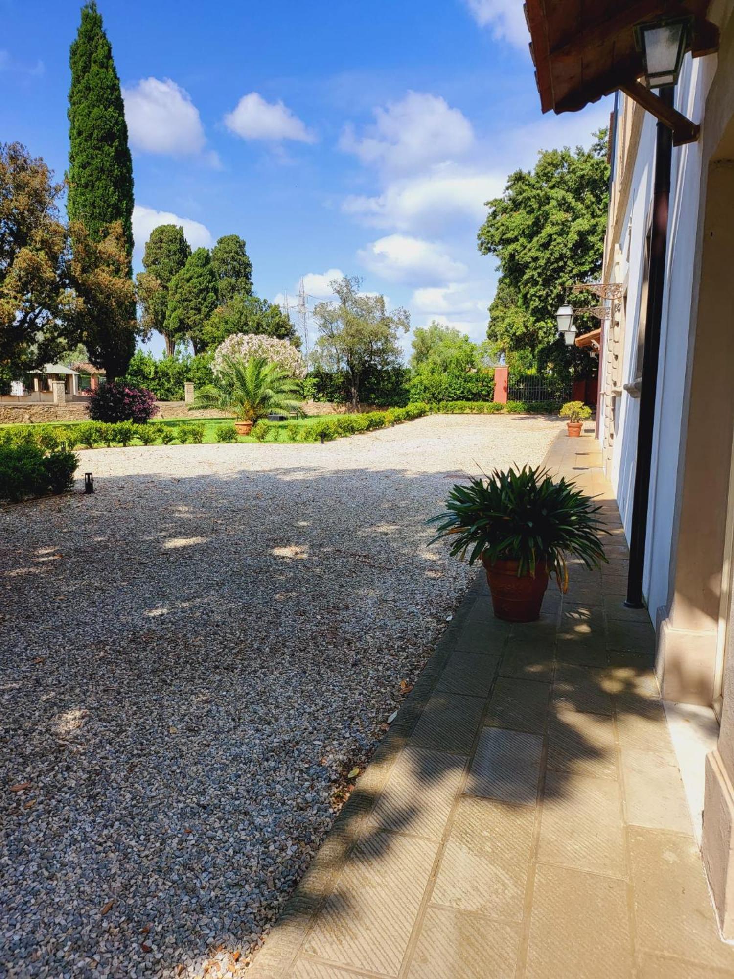 La Villa Apartments - Convenient For Sardinia And Corsica - 4 Beds - Private Parking Included With Camera Livorno Exterior foto