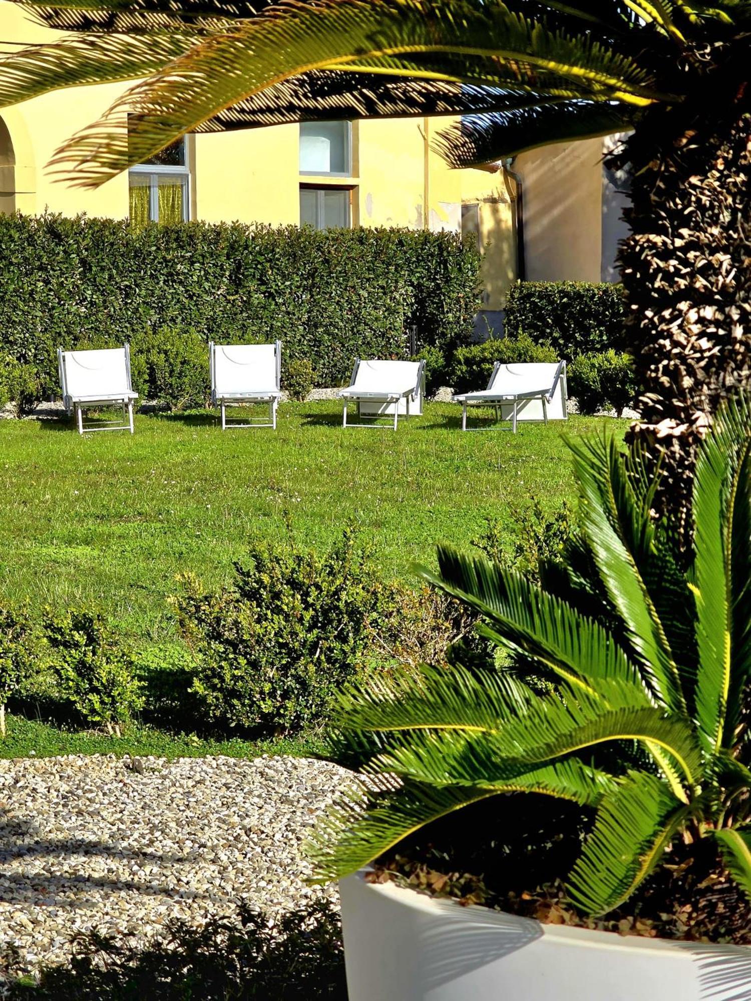 La Villa Apartments - Convenient For Sardinia And Corsica - 4 Beds - Private Parking Included With Camera Livorno Exterior foto