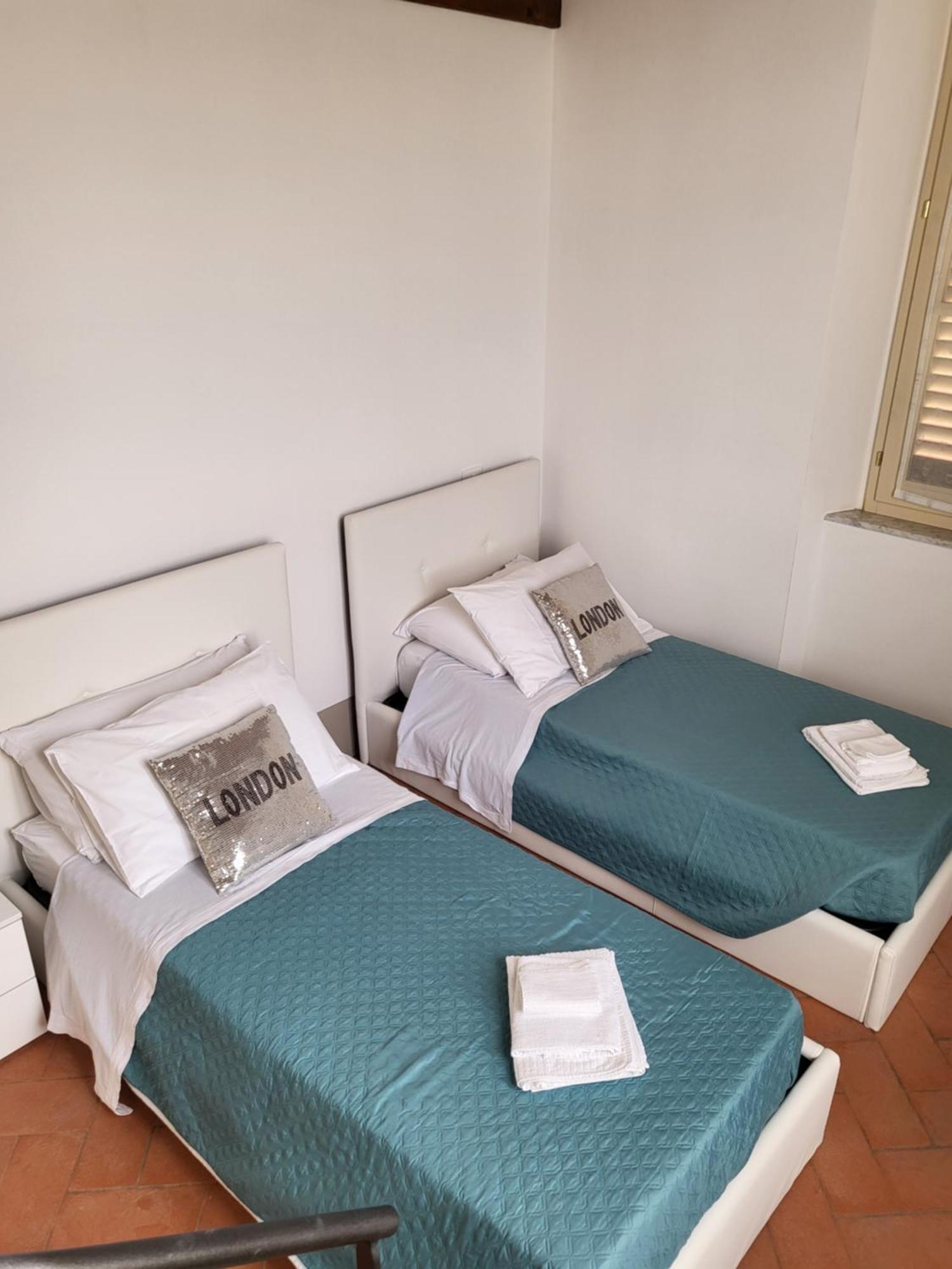 La Villa Apartments - Convenient For Sardinia And Corsica - 4 Beds - Private Parking Included With Camera Livorno Exterior foto
