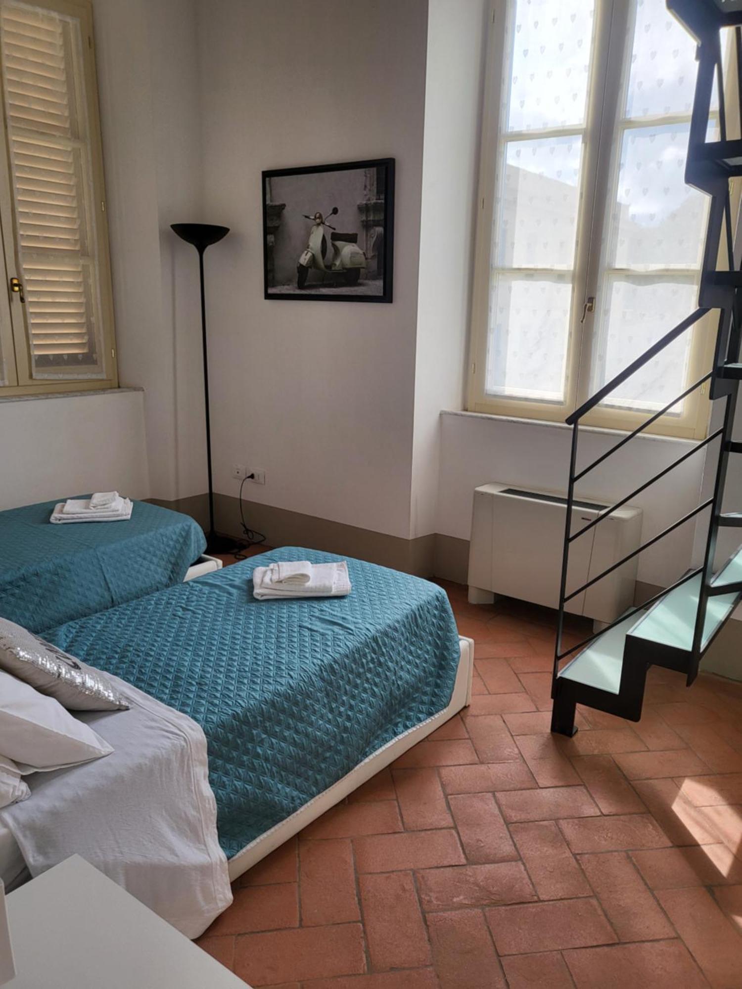 La Villa Apartments - Convenient For Sardinia And Corsica - 4 Beds - Private Parking Included With Camera Livorno Exterior foto