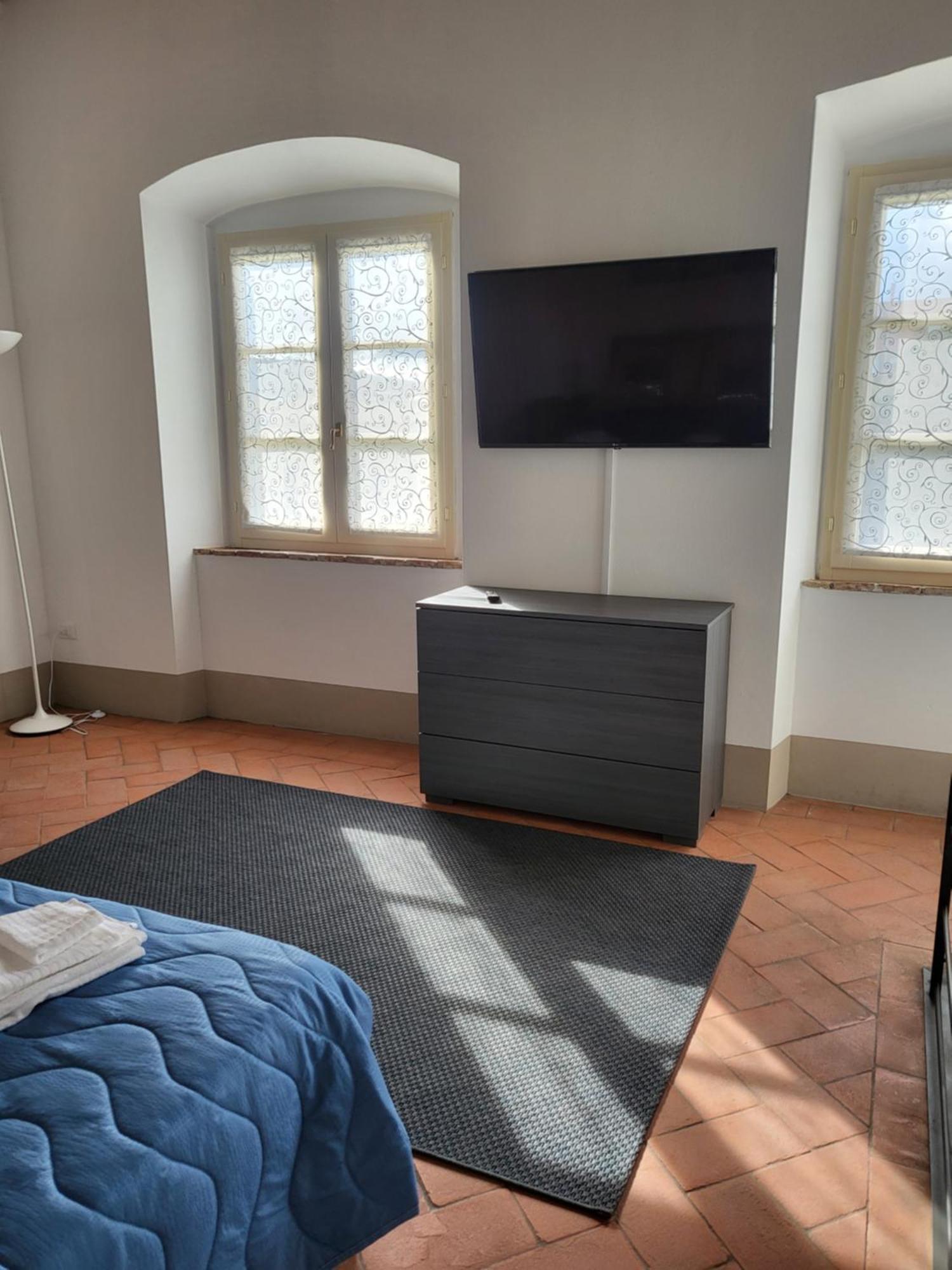 La Villa Apartments - Convenient For Sardinia And Corsica - 4 Beds - Private Parking Included With Camera Livorno Exterior foto